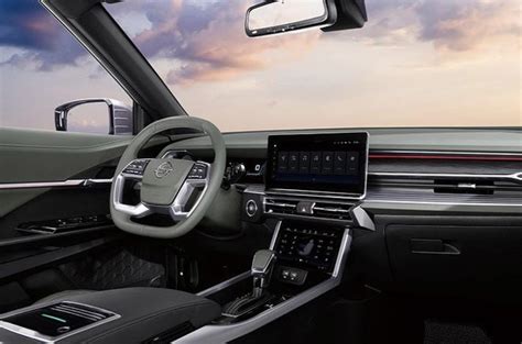 Interni SsangYong Torres con triplo schermo