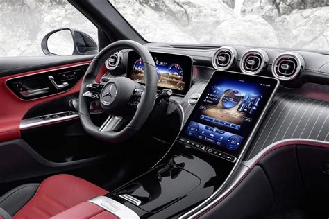 Interni Mercedes-Benz GLC con MBUX