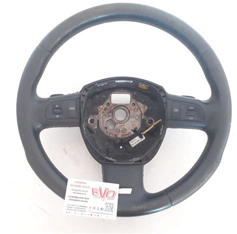 Interni Audi A4 B7 con volante a tre razze