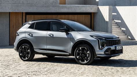 Icone che rappresentano le tre motorizzazioni: benzina, mild-hybrid, full-hybrid