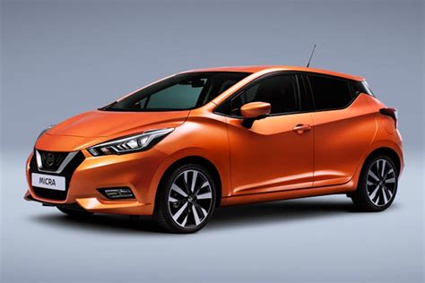 Nissan Micra di quinta generazione su strada