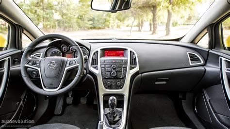 Opel Astra GTC interni
