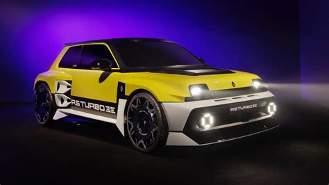 Renault 5 GT Turbo in azione su strada