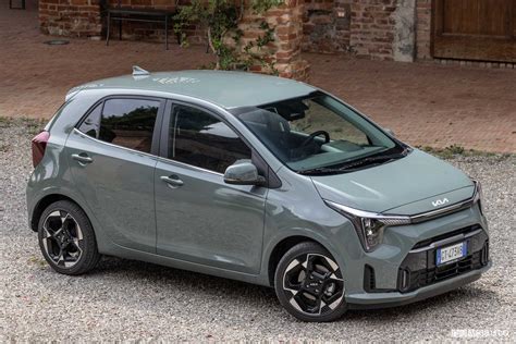 Kia Picanto frontale e laterale