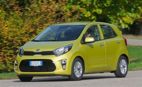 Kia Picanto in frenata di emergenza