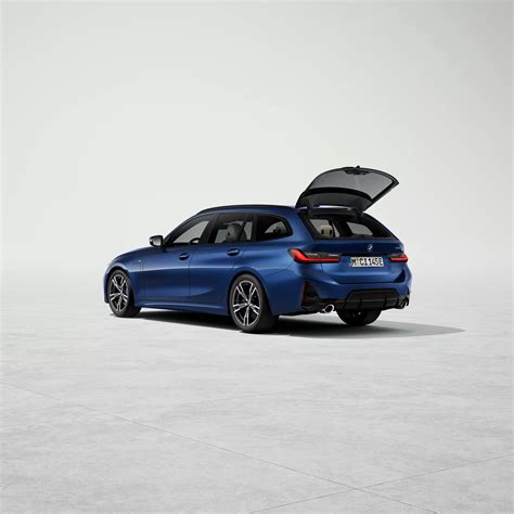 Vista laterale della BMW Serie 3 Touring con un design sportivo e dinamico
