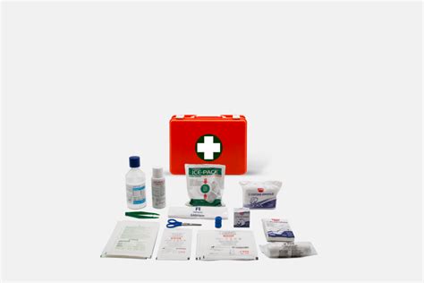 Contenuto di un kit di primo soccorso automobilistico