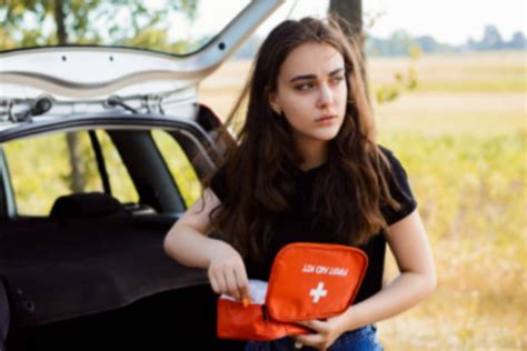 Manutenzione auto: controllo kit emergenza