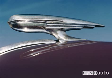 Logo Opel con dirigibile stilizzato