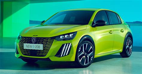 Schema di un'auto Peugeot 208 con evidenziate le caratteristiche principali