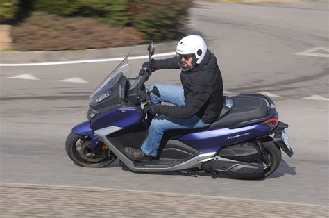 vano sottosella scooter