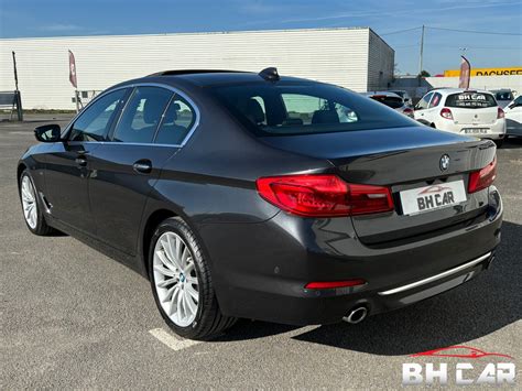 BMW Serie 5 G30 Nero Pastello Parcheggiata