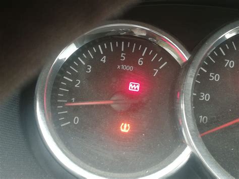 Cruscotto Dacia Duster con spie luminose accese