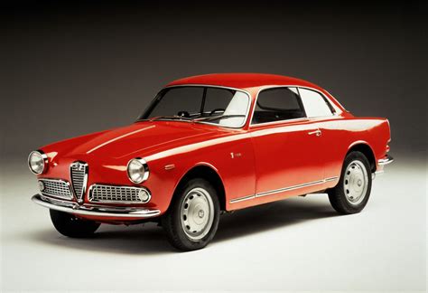 Immagine composita di diverse auto d'epoca Alfa Romeo