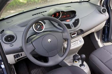 Dettaglio volante Renault Twingo con coprivolante