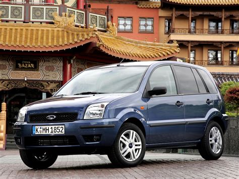 Interni di una Ford Fusion con accessori originali