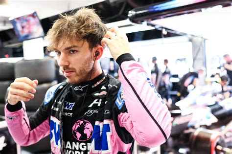 Pierre Gasly alla guida di un'Alpine F1