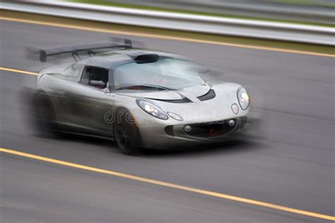 Automobile che accelera