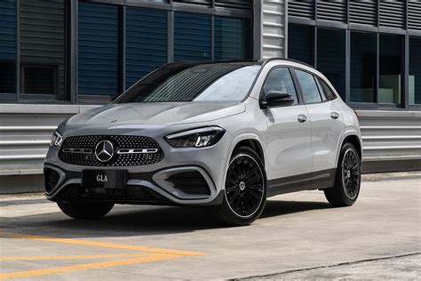 Mercedes-Benz GLA Night Edition frontale
