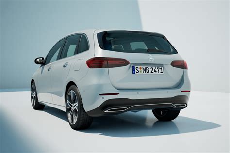 Mercedes-Benz Classe B in contesto urbano