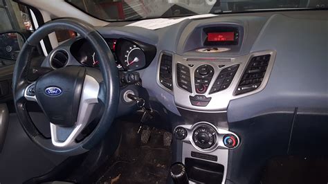Interni Ford Fiesta con passeggeri