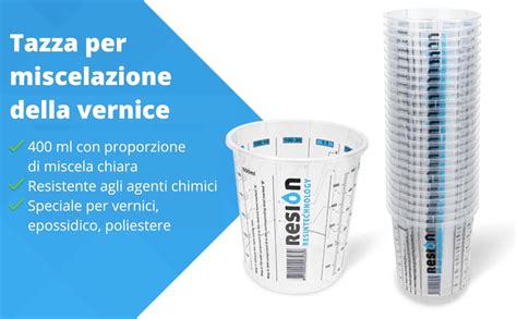Immagine di bicchieri graduati per la miscelazione di vernici con diverse proporzioni indicate.