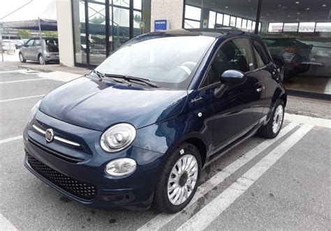 Automobile Fiat di colore Blu Magnetico Metallizzato