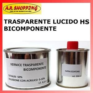 Stratificazione di vernice e trasparente su carrozzeria