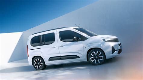 Opel Combo Life Electric in ricarica