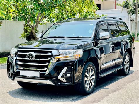 Interni raffinati della Toyota Land Cruiser V8