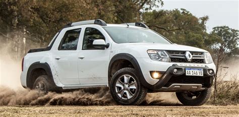Renault Oroch in azione nel deserto