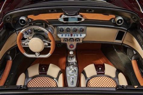 Dettagli dell'artigianato Pagani negli interni
