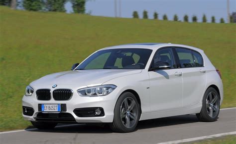 Vista frontale e laterale della BMW Serie 1 116d Sport