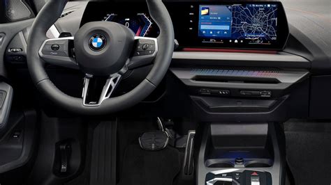 BMW Curved Display e interni della nuova Serie 1