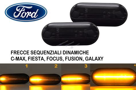 Ford Focus con frecce specchietto dinamiche attive