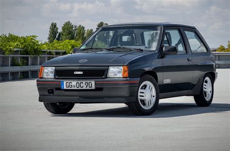 Opel Corsa GSi frontale dinamico