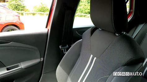 Interni Opel Adam plancia e sedili anteriori