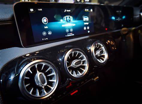 Schema dell'evoluzione dei sistemi di infotainment Mercedes-Benz