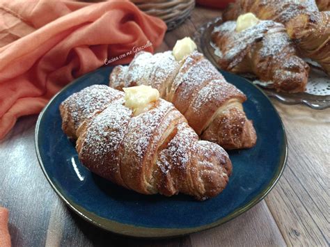 Assortimento di cornetti e dolci da colazione