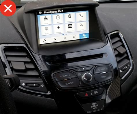 Ford Fiesta VI serie cruscotto con autoradio