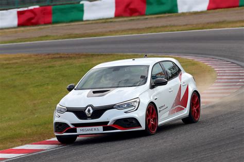 Renault Mégane RS Trophy-R in azione su pista