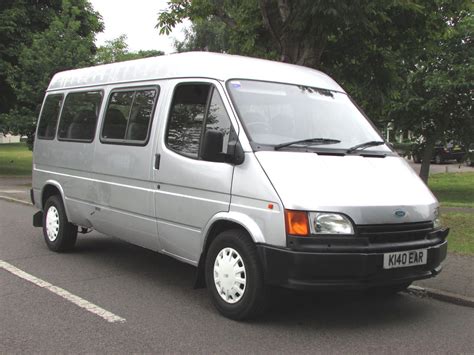 Ford Transit MK4 in primo piano