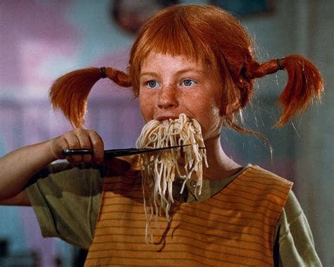Immagine di Pippi Calzelunghe con i suoi capelli rossi in trecce e le sue calze a righe