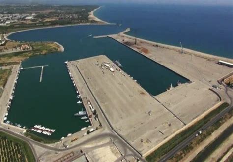 Imbarcazioni da pesca nel porto di Corigliano Calabro