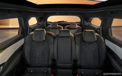 Interni spaziosi e modulabili del Peugeot 5008