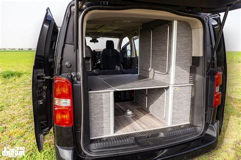 Peugeot Traveller con accessori da camperizzazione