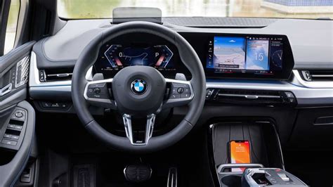 Interni BMW Serie 2 Active Tourer con doppio schermo