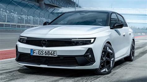 Opel Astra GSe in azione