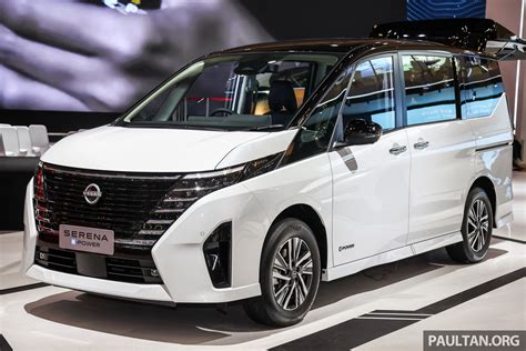 Nissan Serena esterna e interna