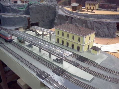 Plastico ferroviario con Car System in funzione